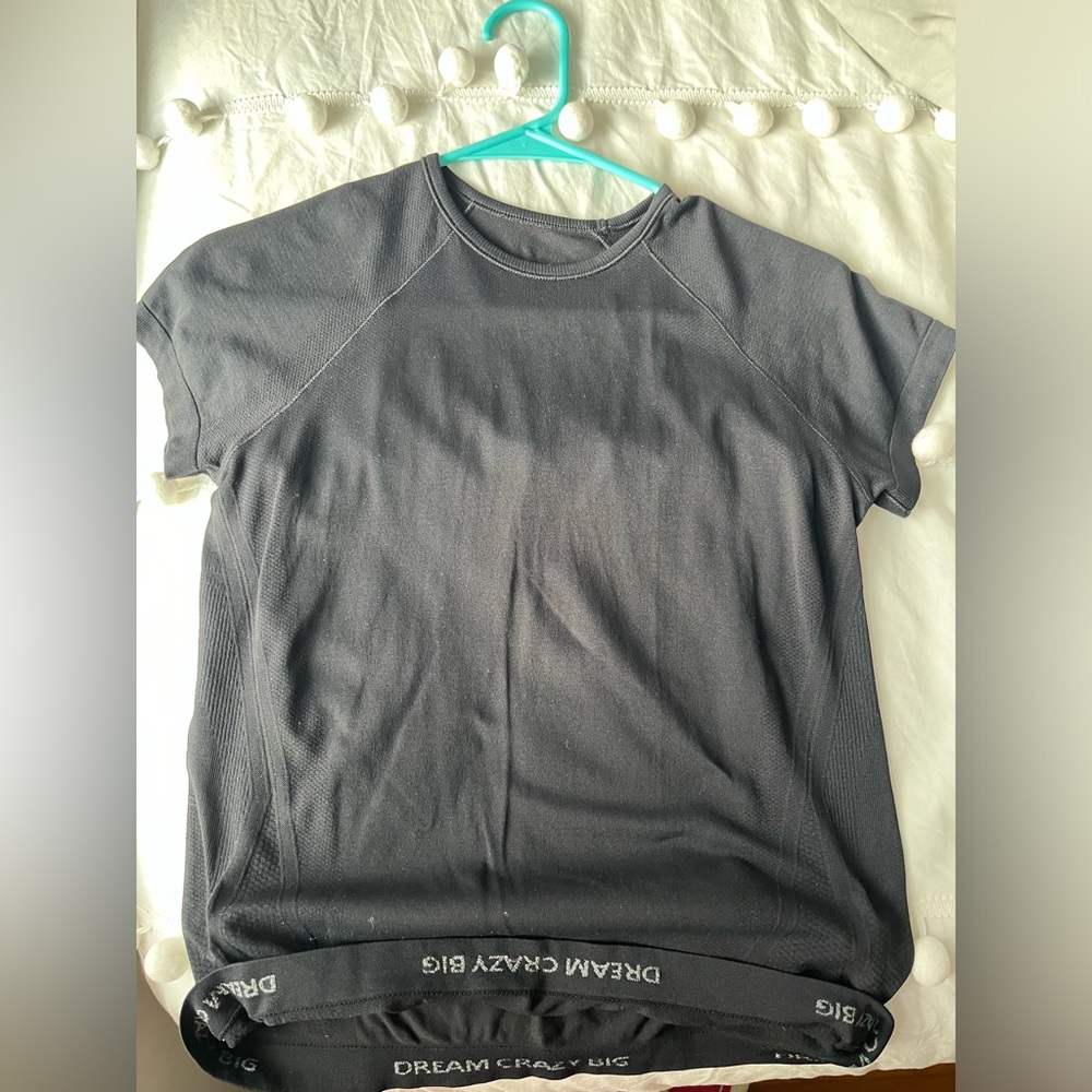 Athleta girl power up tee, color black size 10/12 L